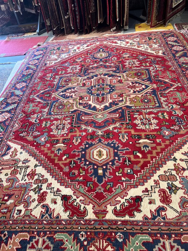 Heriaz vintage wool rug 250x340cm