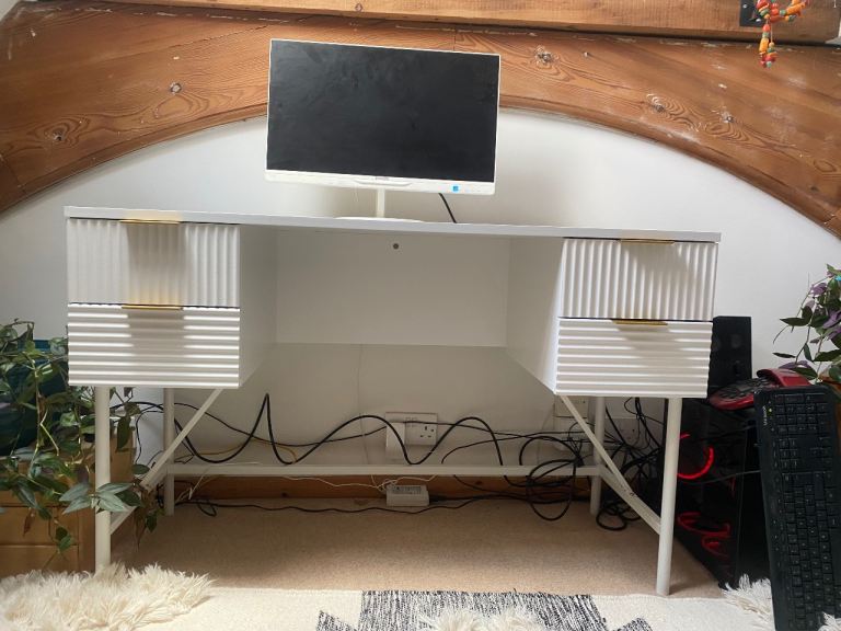 White Desk with Drawers & Metal Legs – Good Condition