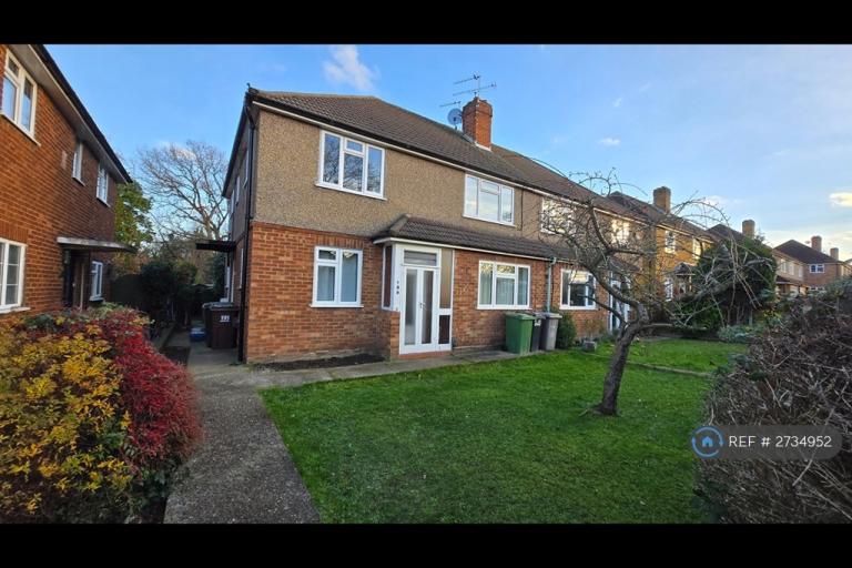 2 bedroom flat in Ardrossan Gardens, Worcester Park, KT4 (2 bed) (#2734952)