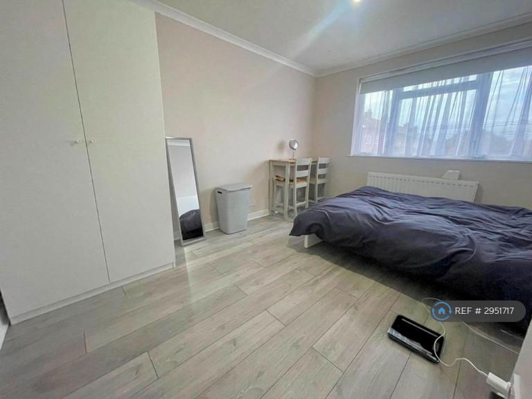 1 bedroom in Down Way, Northolt, UB5 (#2951717)