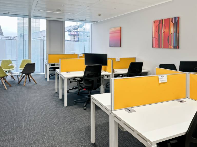 Manchester - M3 3HF \ Desk Space Available in a Coworking Environment