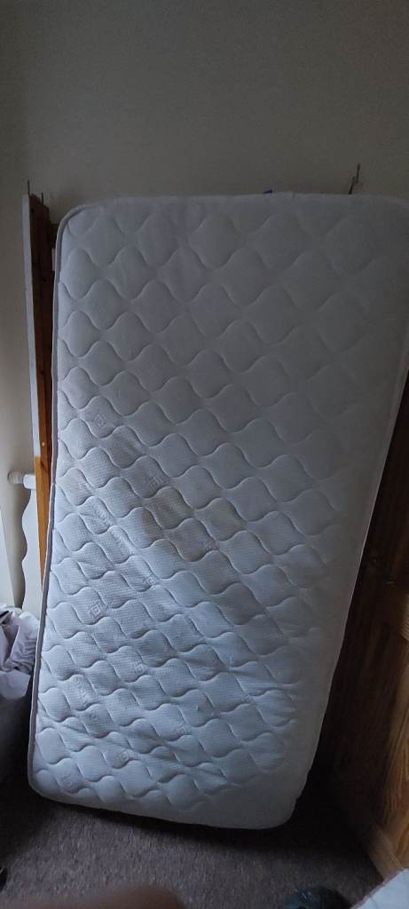 Single bed with mattress 