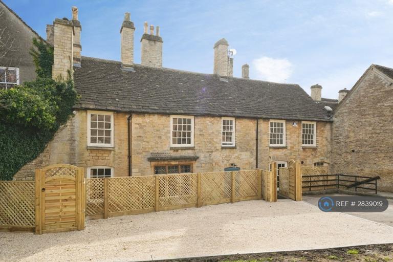 1 bedroom flat in New Church St, Tetbury, GL8 (1 bed) (#2839019)