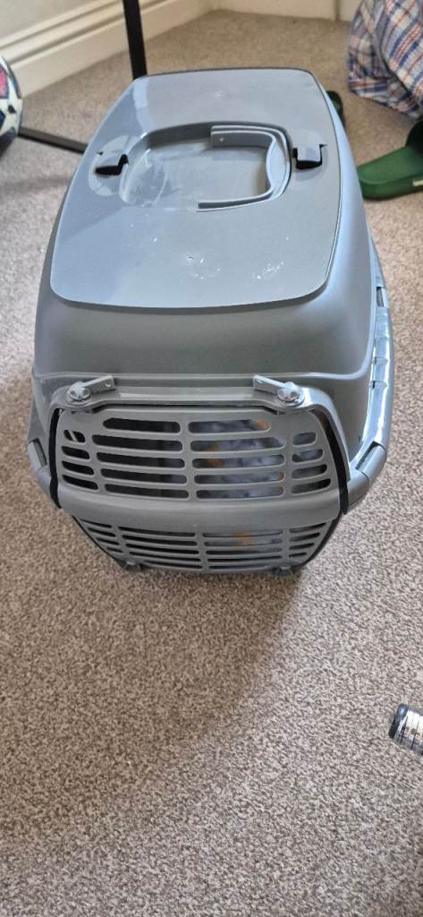 Pet carrier cat box