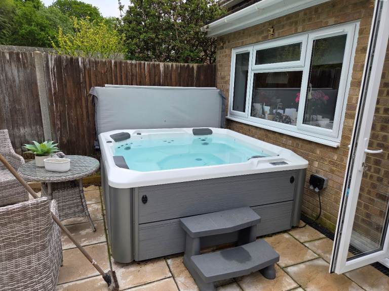 Nearly new Hot tub for sale 
