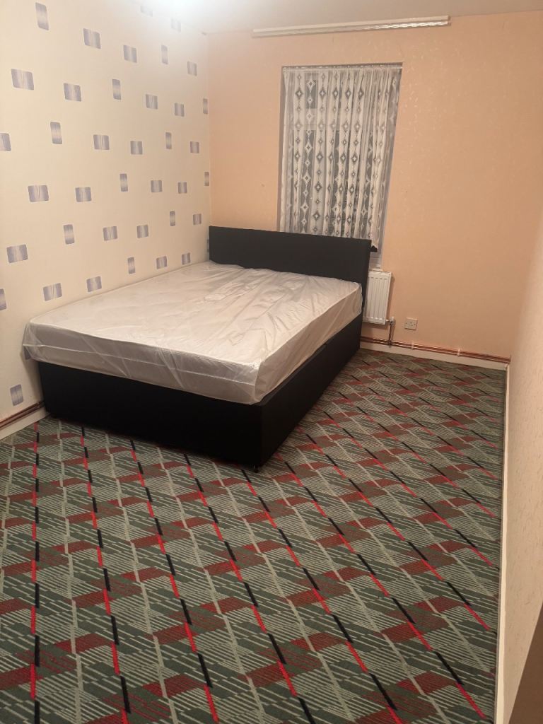 Larg double room to rent