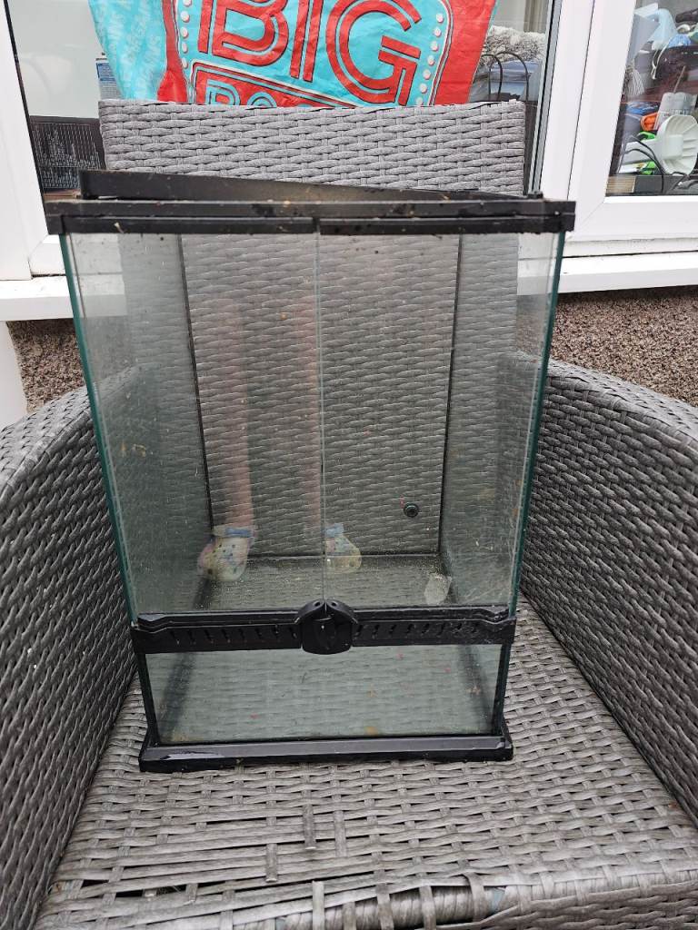 Pawhut and swell reptiles cage with accessories. 