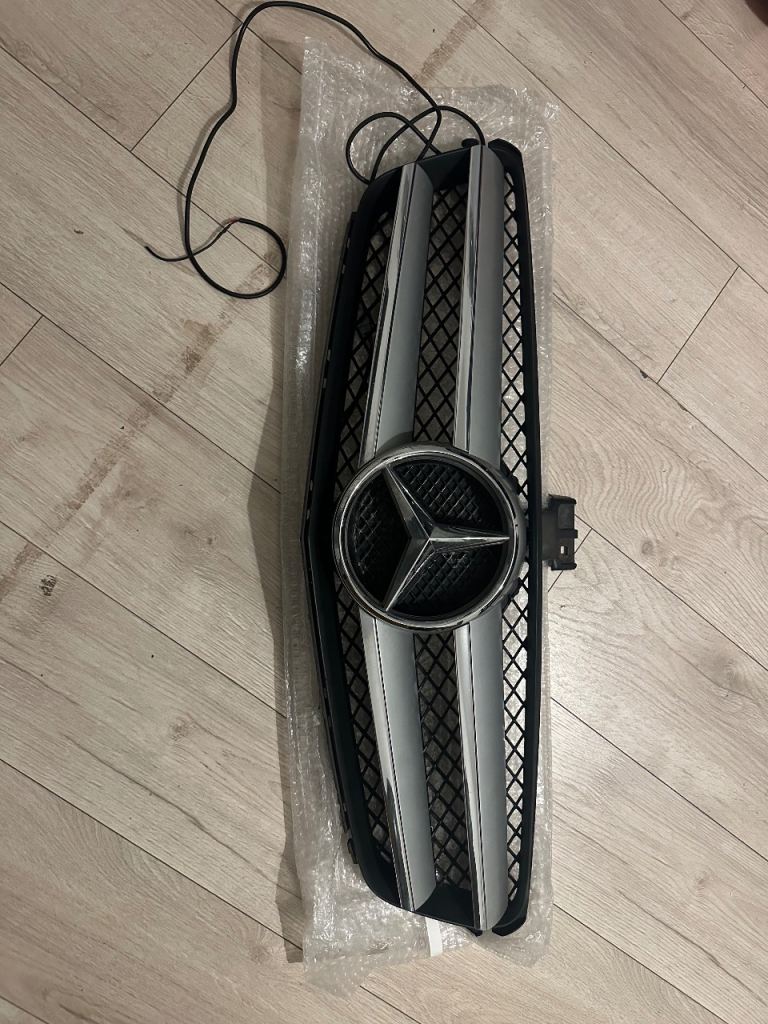 Mercedes Benz Front Grille with Star Badge OEM 