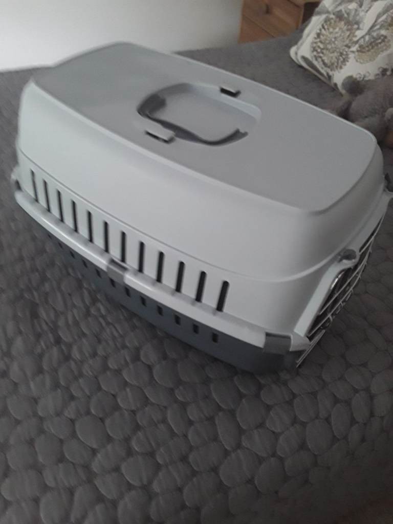 Cat  carrier 