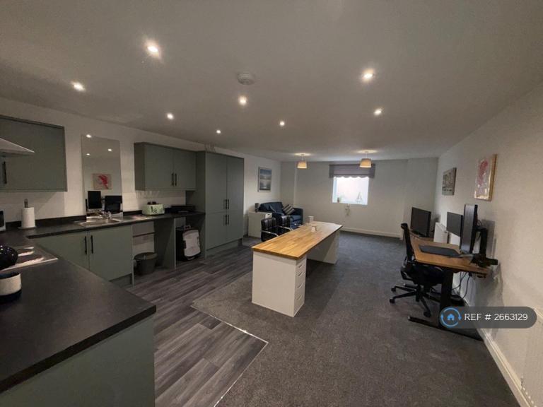 4 bedroom flat in Little Bedford Street, North Shields, NE29 (4 bed) (#2663129)