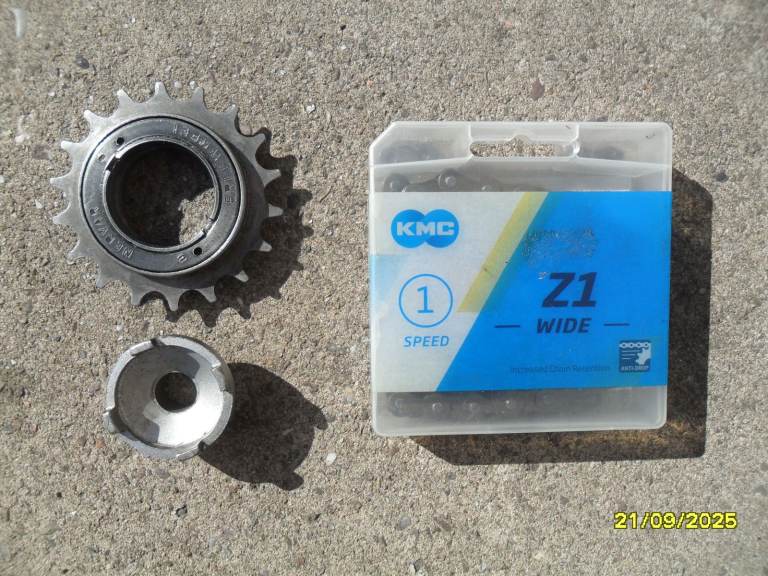KMC Z1 WIDE SINGLE SPEED CHAIN PLUS 18T FREEWHEEL AND REMOVAL TOOL