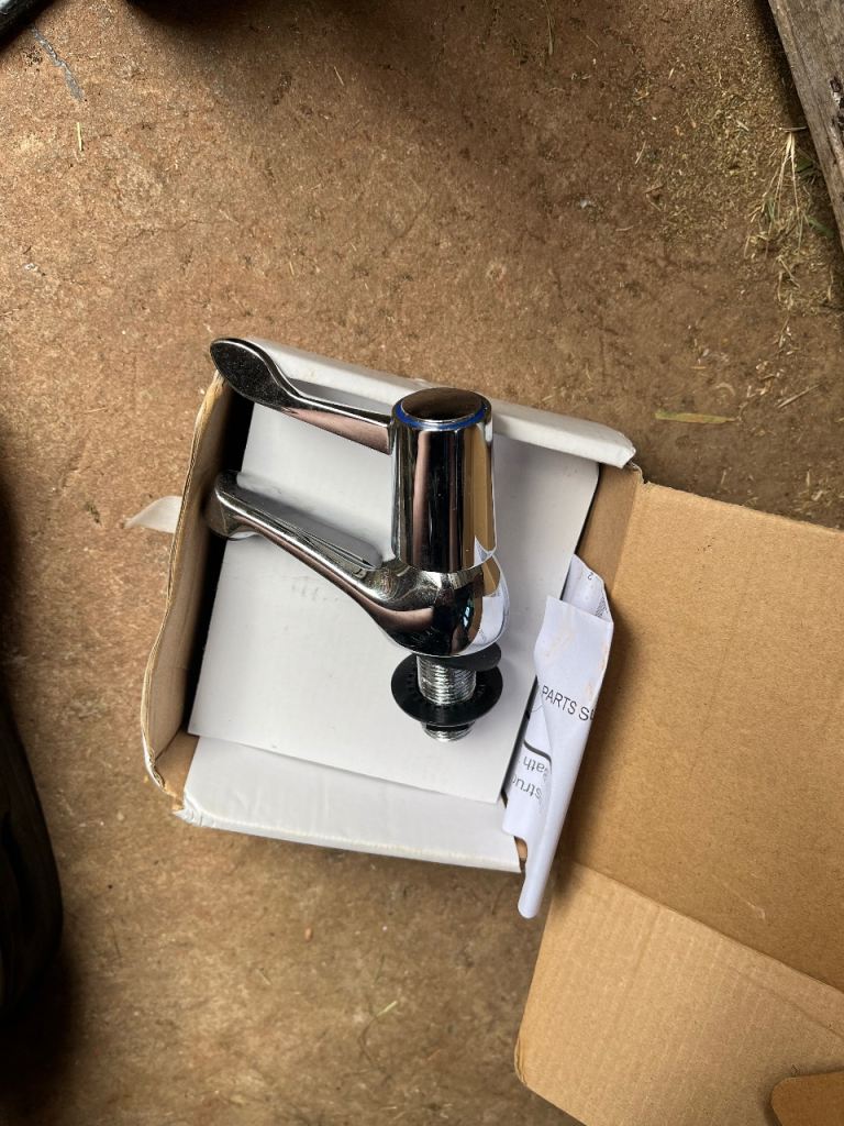Brand New Pair of Chrome Bathroom Sink Taps