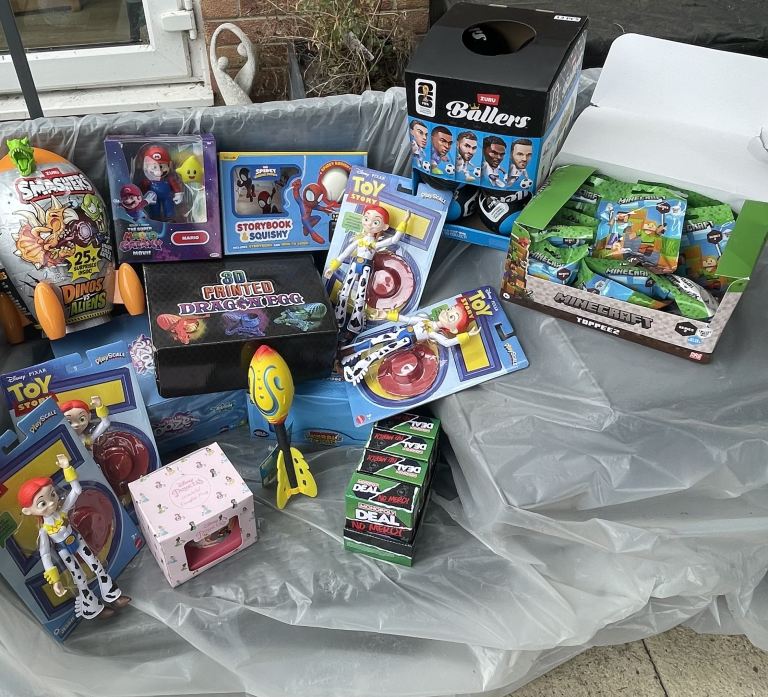 Job lot of mixture of toys of over 150 pcs