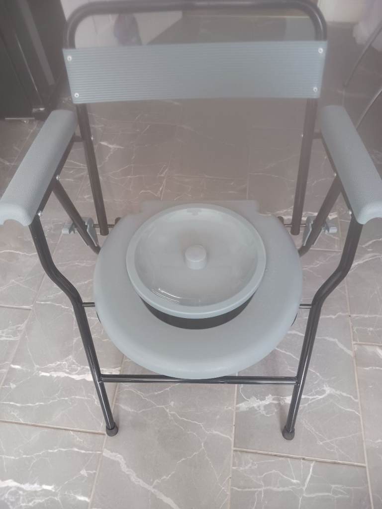 Portable commode chair