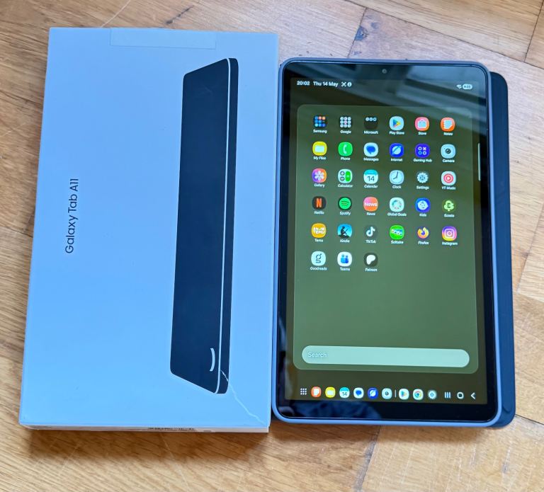 SAMSUNG GALAZY A11 tablet 128gb 8.7inch with box and case/stand