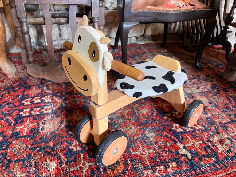 Beautifully made ride-along cow. 