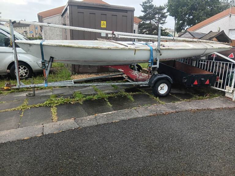 Sailing boat and trailer £200