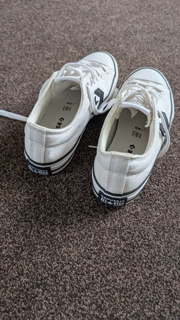 Boys converse trainers older boys size 3 in good condition 