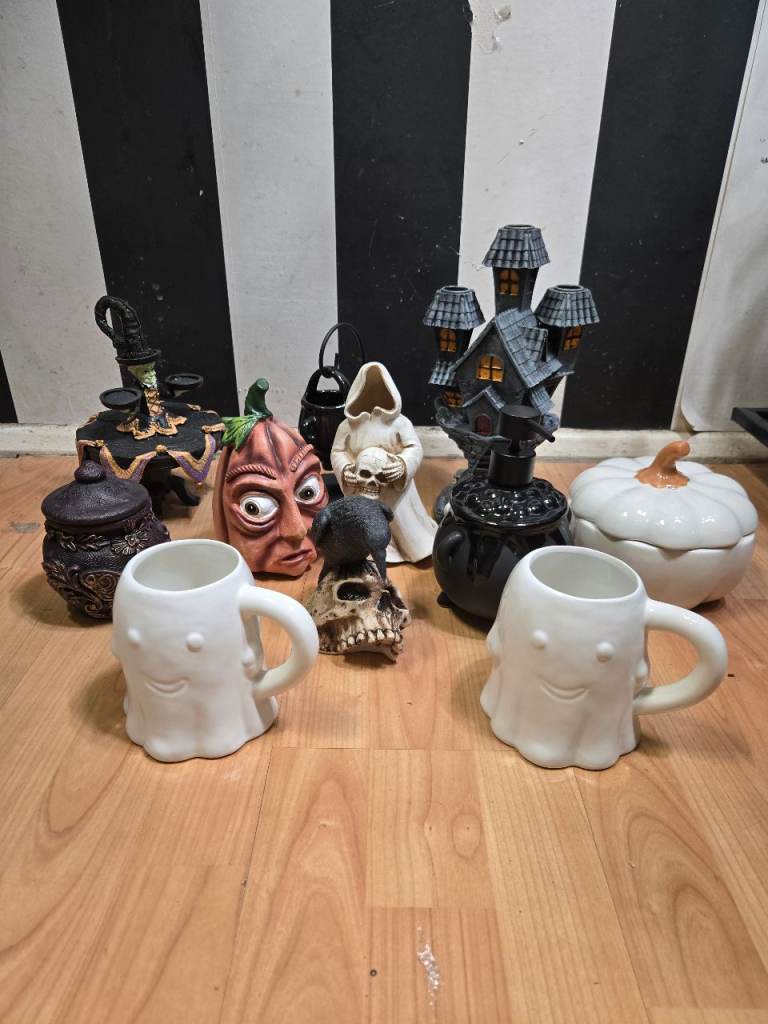 image for Collection of Halloween ceramics 