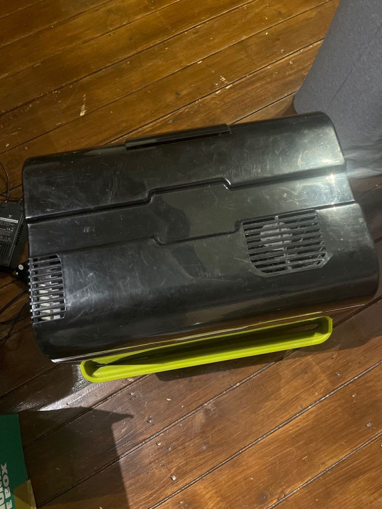 Outwell Portable Electric Coolbox / Mini Fridge – 12V (Hot & Cold)