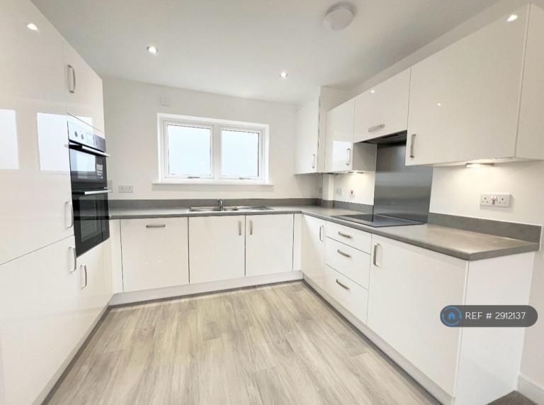 2 bedroom flat in Castle Hill Ebbsfleet Valley, Ebbsfleet Valley, Swanscombe, (2 bed) (#2912137)