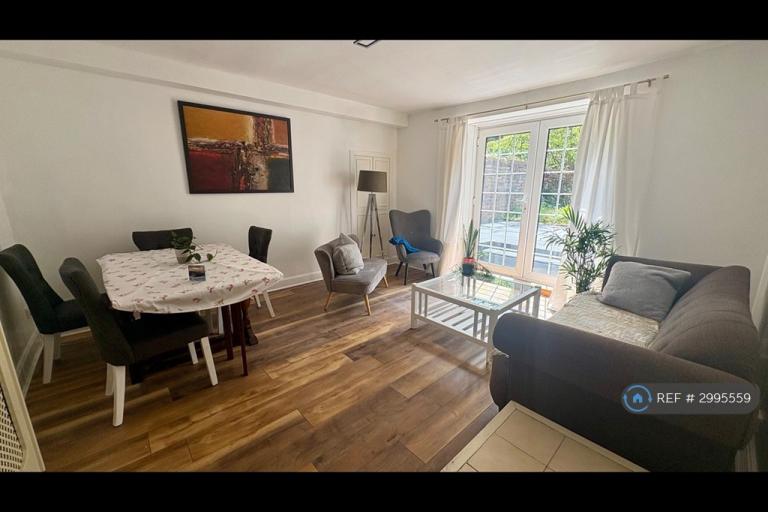 2 bedroom flat in Loudon Terrace, Glasgow, G12 (2 bed) (#2995559)