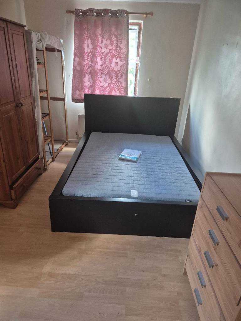 Large double room to let in coninburrow