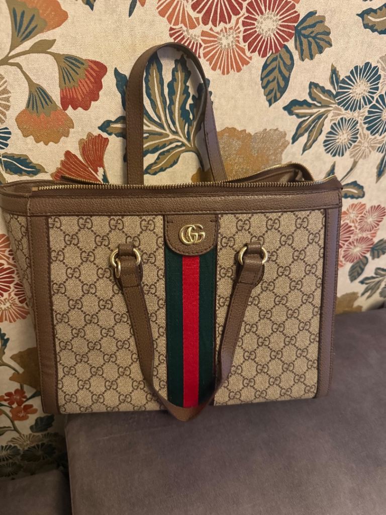 Beautiful M size handbag 