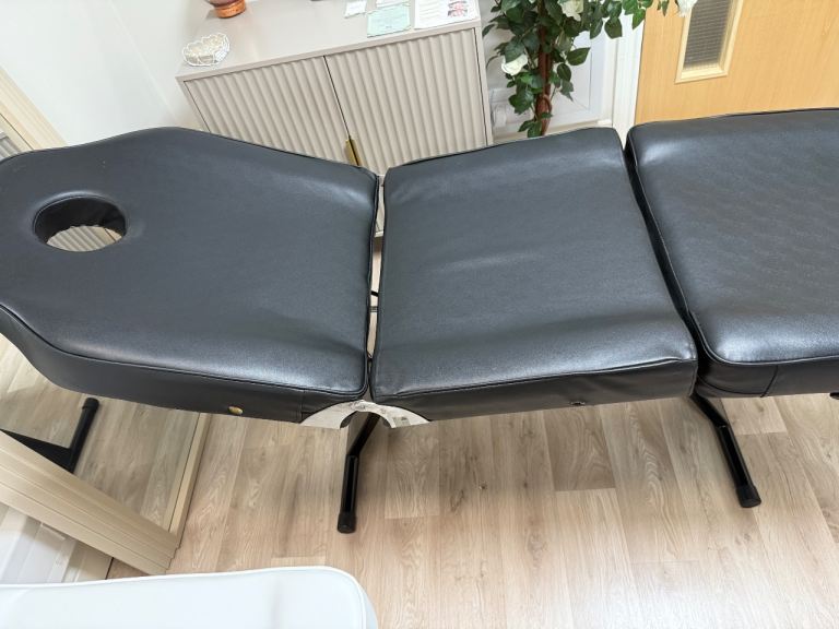 Beauty bed/treatment bed 