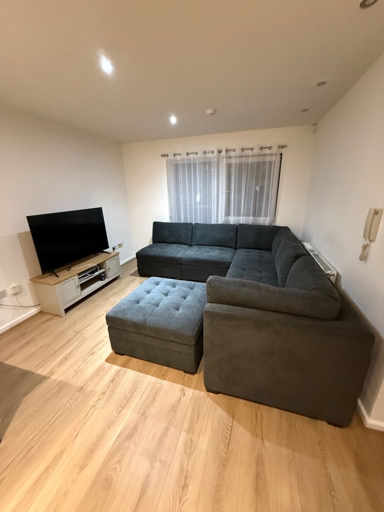 Thomasville Tisdale Dark Grey 6 Piece Modular Fabric Sofa with Storage Ottoman