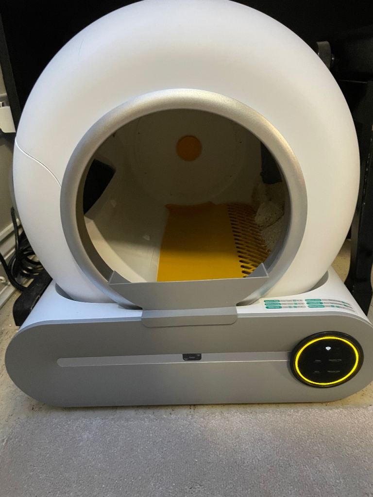 Automatic cat litter box 