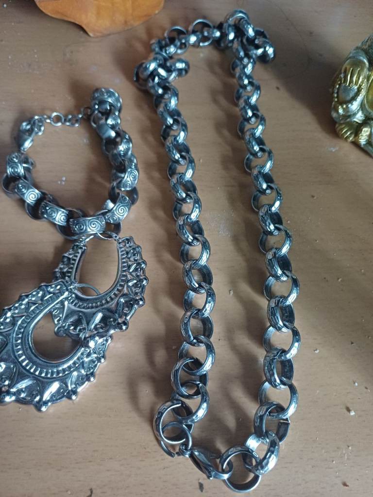 Selection of Silver Coloured Metal Jewellery – Good Condition