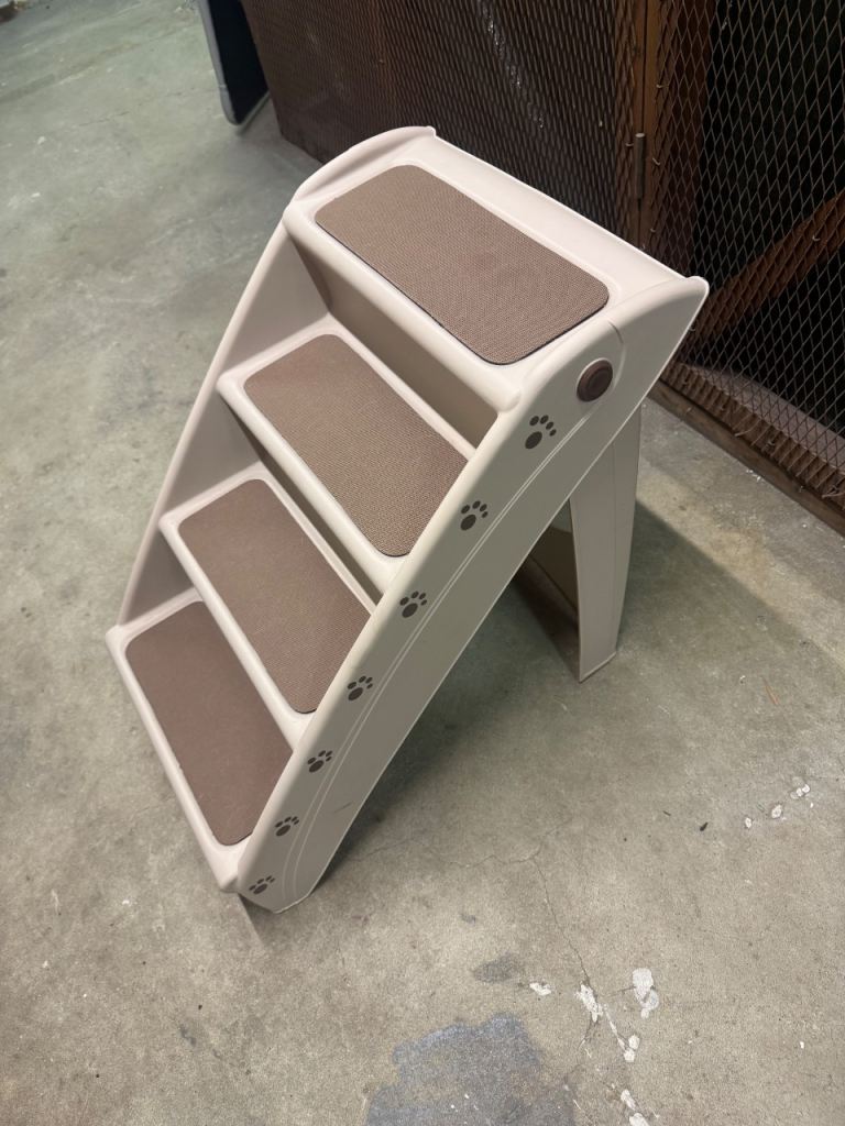 Pet Stairs for Dogs & Cats – 4 Step Staircase – Very Good Condition