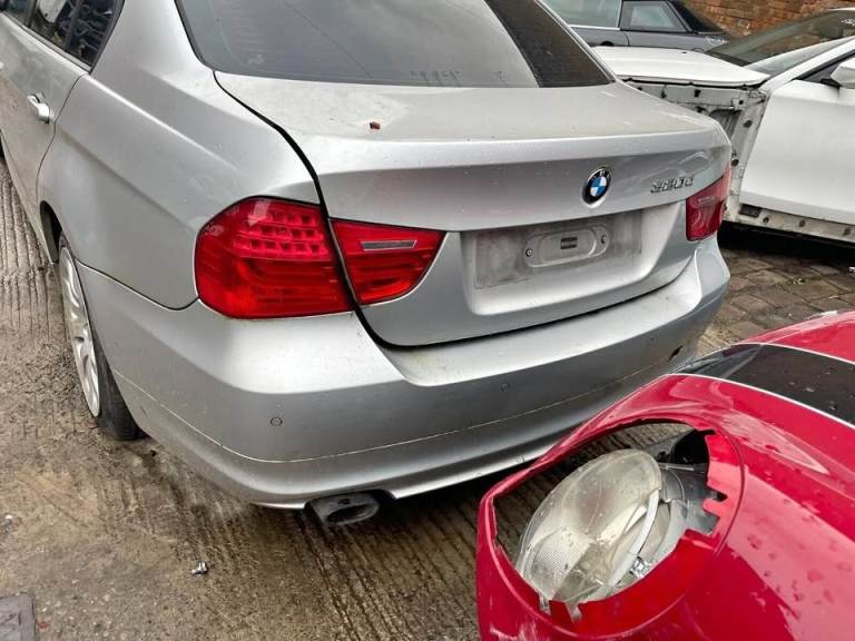 Breaking BMW 3 Series E90 318d SE 2007 2.0 diesel 6 Speed Manual Silver