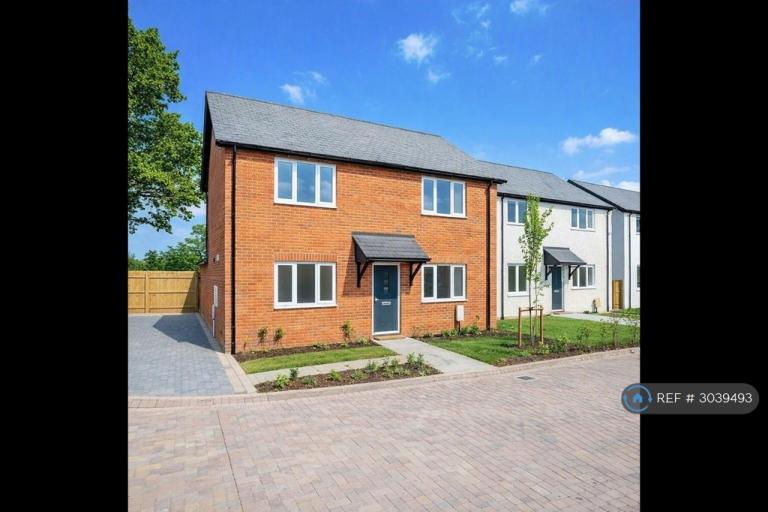 3 bedroom house in Meadowbrook Gardens, Old Calmore, SO40 (3 bed) (#3039493)