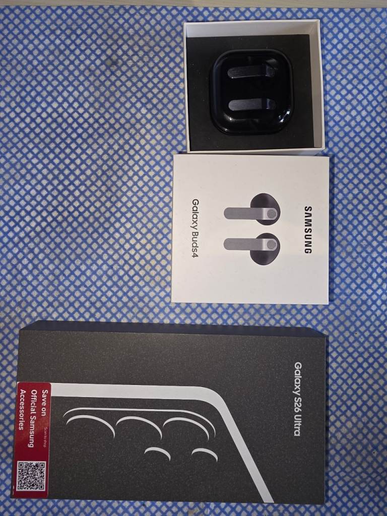 Samsung Galaxy 26 ultra 256 in mat black and Samsung Galaxy buds 4 brand new in box