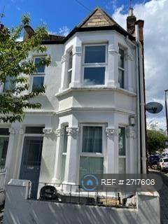 2 bedroom flat in Upper Floor, London, SW18 (2 bed) (#2717608)