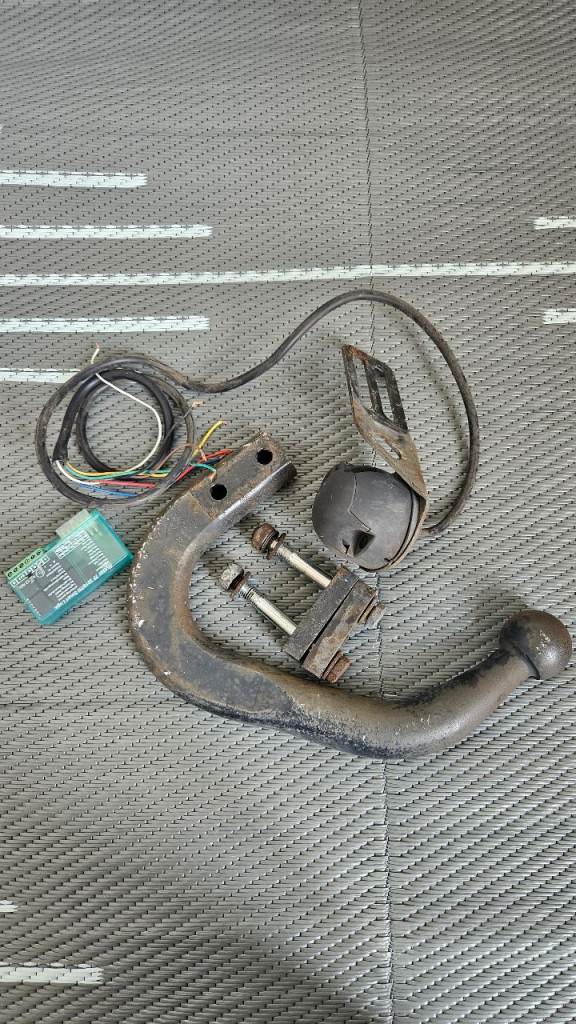 Ford Focus Tow Bar with Electrical Supply