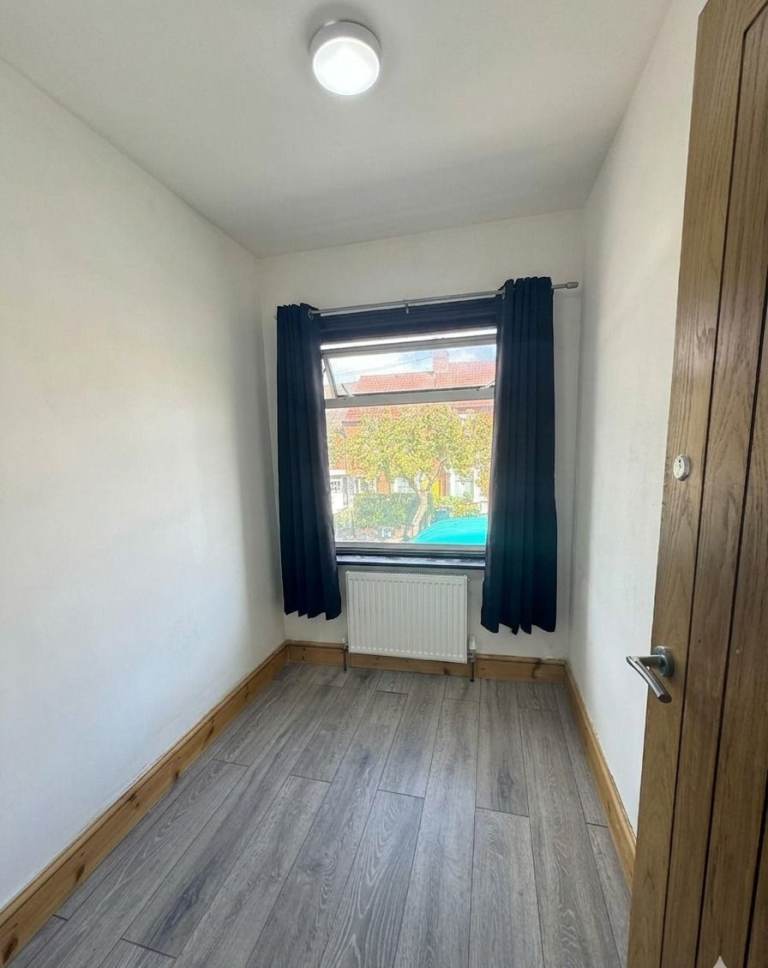 Furnished ROOM in Harrow (HA2)