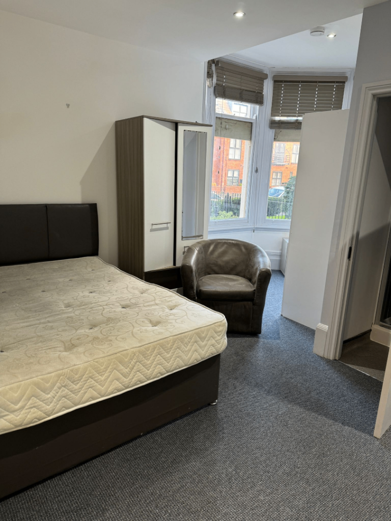 Seperate & Spacious Studio for Rent – CV1 3EG