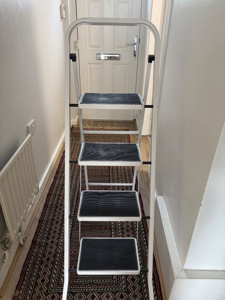 Safety 4 Step Ladder 