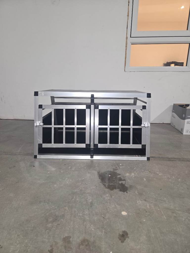 Dog crate for car