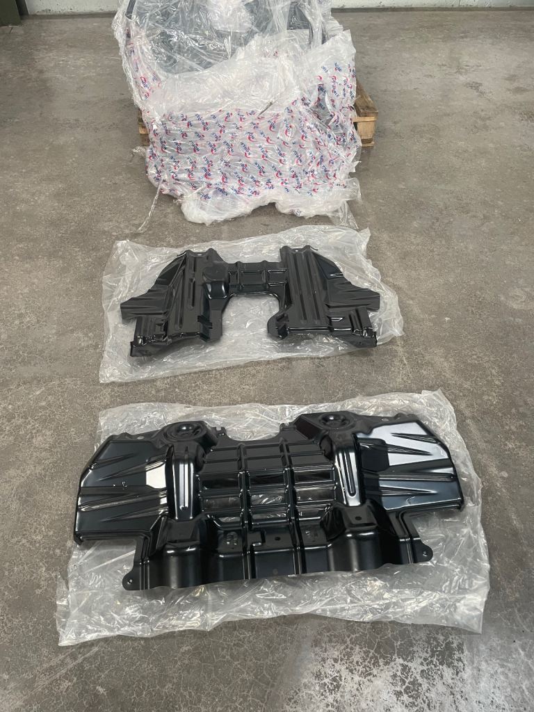 Toyota Hilux sump guards / belly plates / under trays 