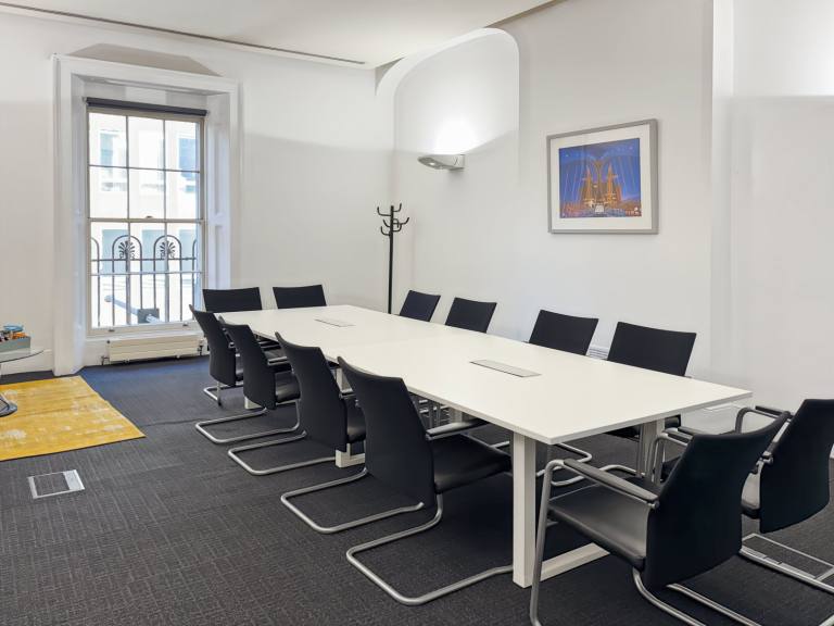 Manchester - M2 4WQ \ Flexible Workspace for Up to 10 Desks