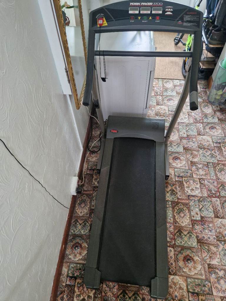 York Barbell Pacer 3700 foldable treadmill good working condition Black Fitness