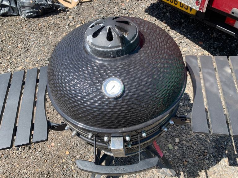 Louisiana Grills Kamado Charcoal BBQ (24 inch) - Excellent Condition