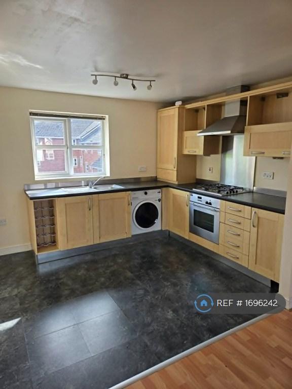 2 bedroom flat in Greenwood Road, Manchester, M22 (2 bed) (#1696242)