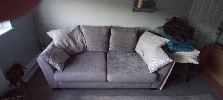 Large 2 Seater Sette. (Fits 3)