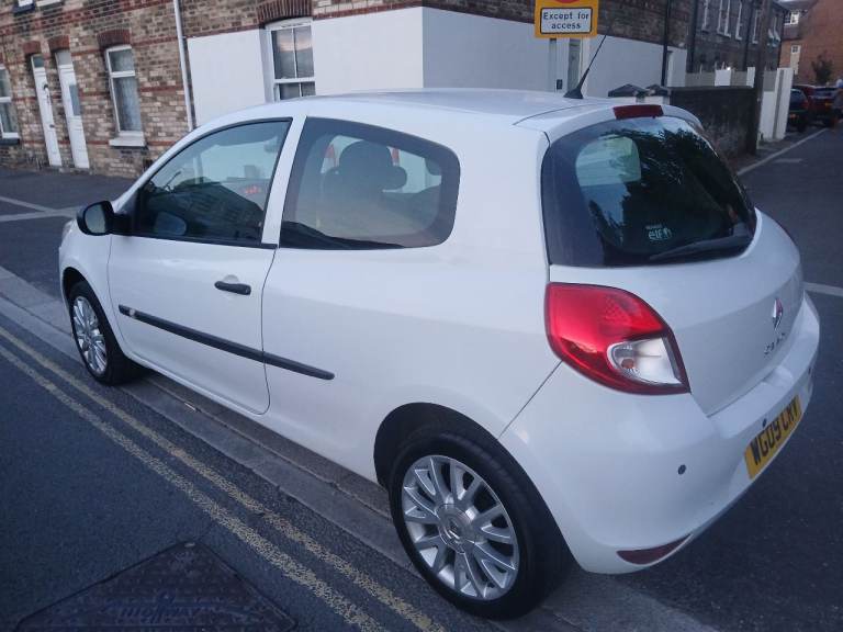 Renault Clio 1.1, Low Mileage, just Serviced 