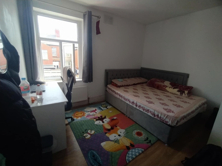 Spacious & Cosy Single room for rent FY1 2PU